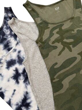 3 GAP tank tops XS